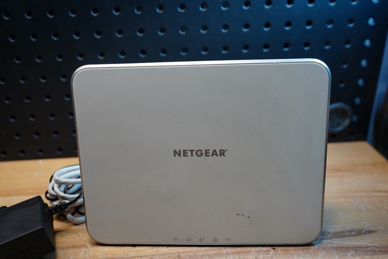 (F) NETGEAR Arlo VMB3000 Base Station w/ Power Adapter gallery