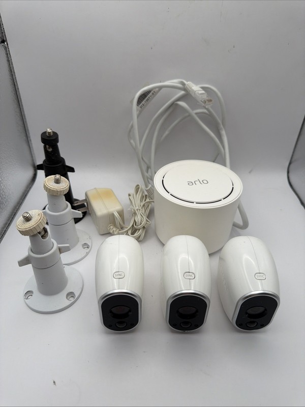 Arlo/Netgear VMB3500 Hub/Base Station & 3x VMC3030 Wireless HD Cameras W/Mounts
