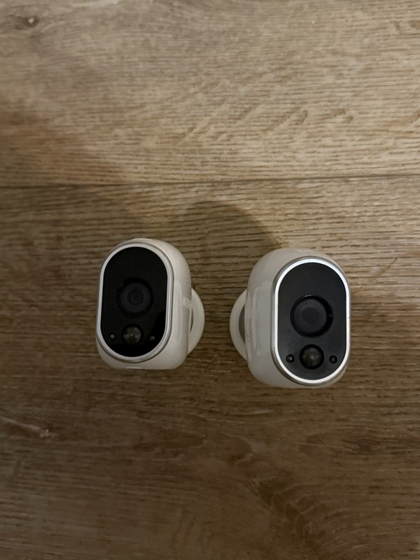 Arlo Netgear Wireless Security Camera System 2 cameras w/ mounts gallery