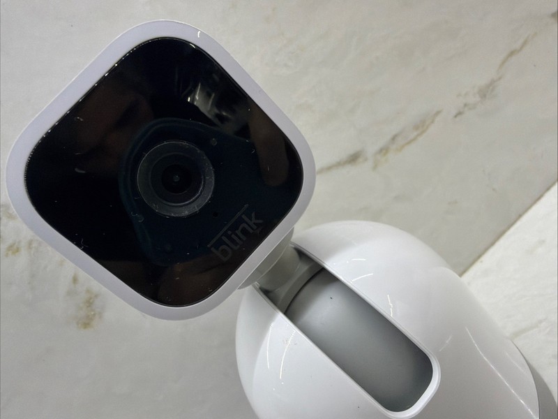 Blink Mini Pan-Tilt Alexa-Enabled Security Camera - White WORKING EXCELLENT gallery