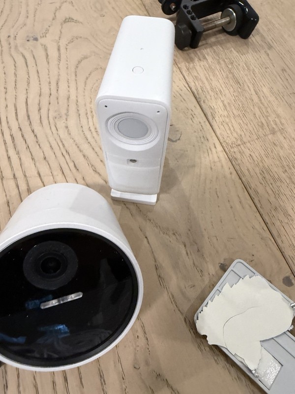 SimpliSafe Whole Home Security System W Indoor And Outdoor Cameras gallery