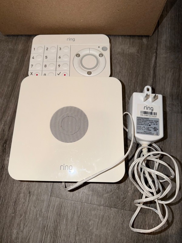 1st Gen Ring Base Station 4HB1S70EN0 & Ring Alarm Keypad 4AK1S7-0EN0