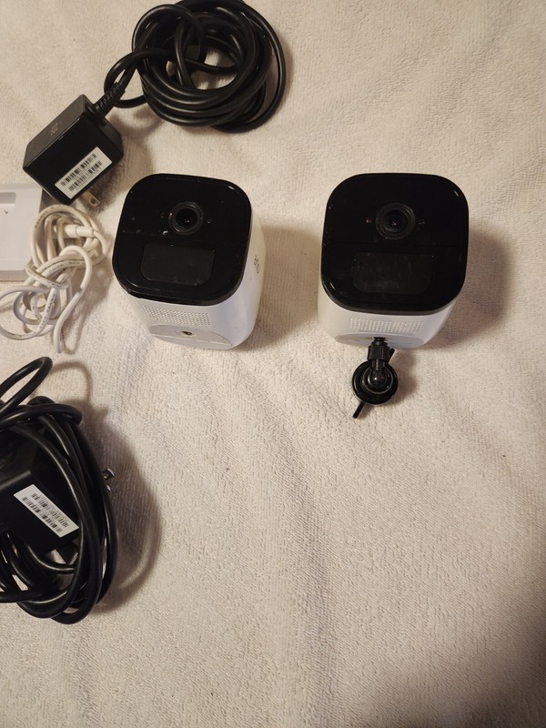 Arlo VMS3230 HD 1280 x 720 Wireless Security System with 2 Cameras - White gallery
