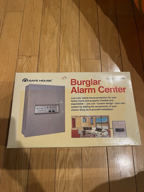 Vintage Safe House Radio Shack Burglar Alarm Center 49-450A New Old Stock NOS