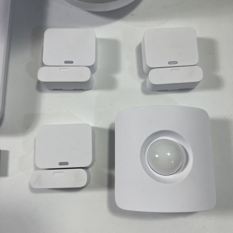 SimpliSafe Smart Home Security System (7-Piece Kit) – Base Station, Keypad, Plus gallery