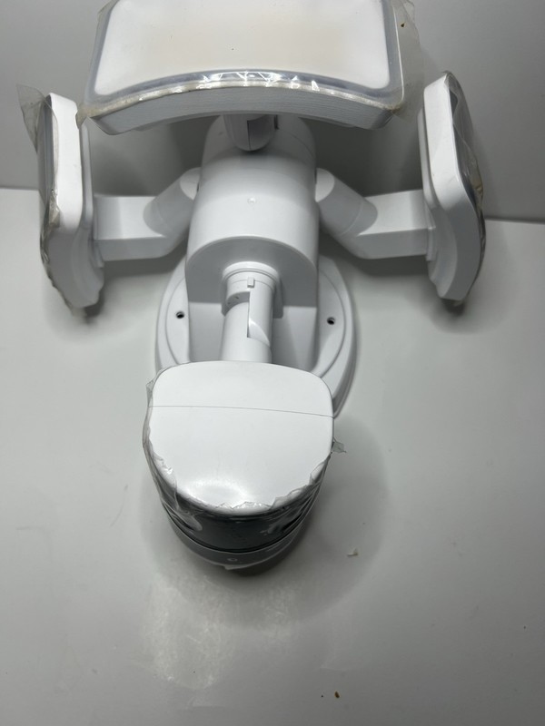 Feit Electric SEC5000 Smart Dual Lens Panoramic Floodlight Camera - FOR PARTS gallery