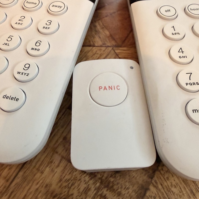 SimpliSafe Wireless Home Security System 2 Keypads Two Cameras Panic Bt EUC! gallery