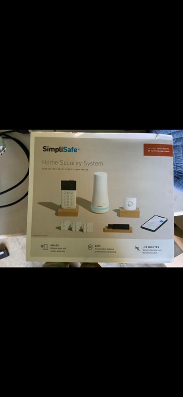 SimpliSafe 7 Piece Home Security System – White + 1 Free month of monitoring