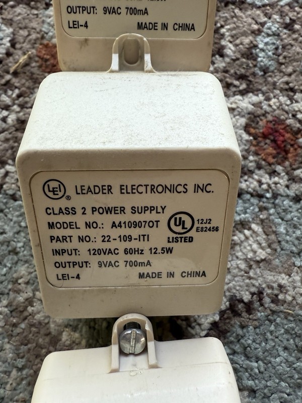 GE Interlogix 22-109-ITI, INPUT 120VAC 60Hz 12.5W, OUTPUT 9VAC 700mA Transformer