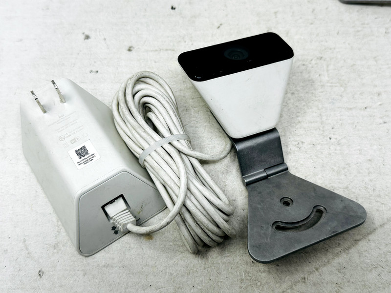 Xfinity Home Security Control Panel XH1-TC w/ Three XCAM Cameras & XW3 Adapters gallery