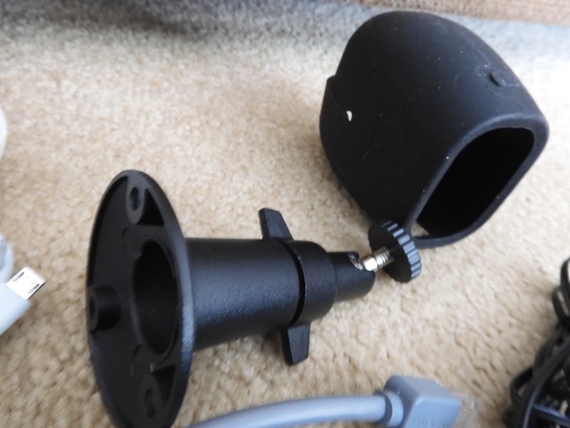 ARLO PRO VMC4000 SECURITY SYSTEM WITH CAMERA & ACCESSORIES gallery