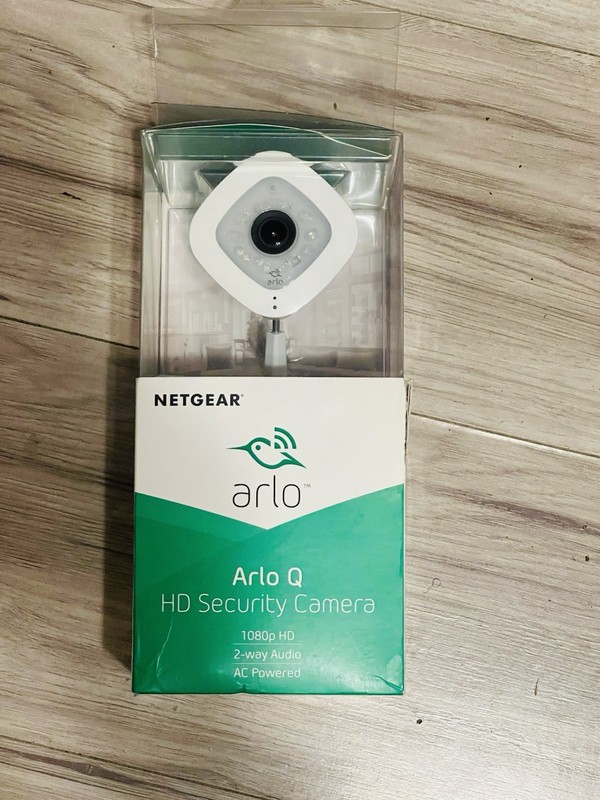 Arlo Q VMC3040-100NAS 1080p HD Wireless Security Camera with Audio Indoor