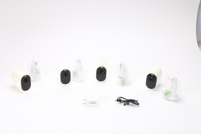 Arlo VMK2430Y-1BYNAS Spotlight Security Camera (4-Pack) With Accessories – Fair