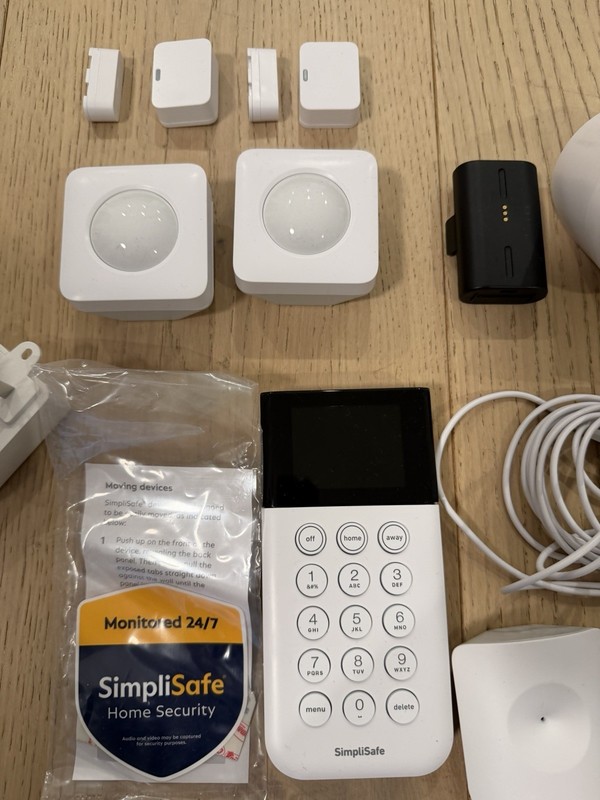 SimpliSafe Whole Home Security System W Indoor And Outdoor Cameras gallery