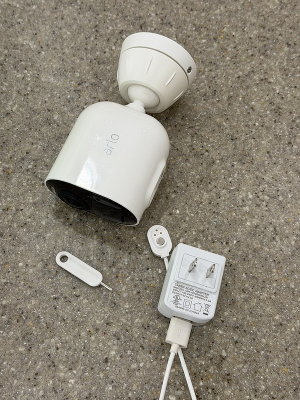 Arlo Ultra 4K Camera + Total Security Mount & Charging Cord