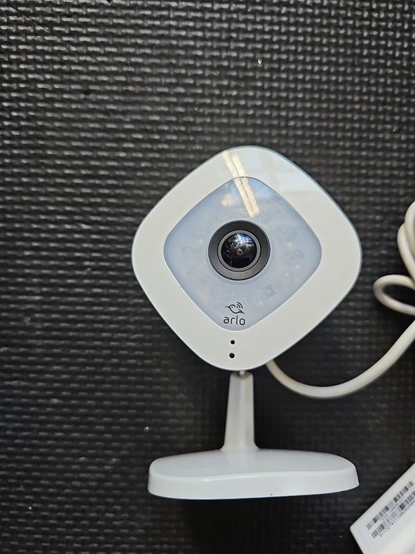 Arlo Q VMC3040-100NAS 1080p HD Wireless Security Camera with Audio gallery