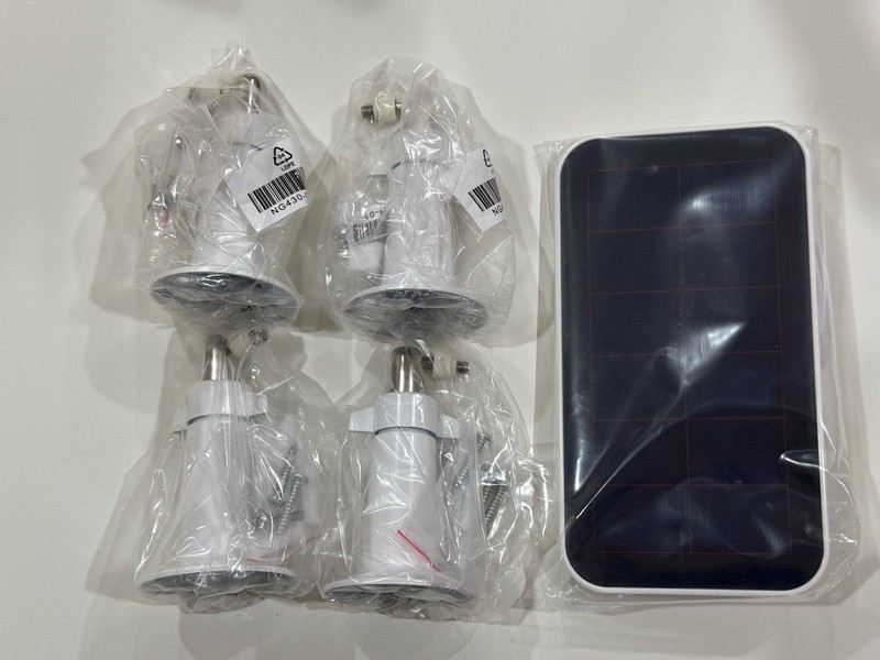 Arlo Solar Panel Charger For PRO Cameras - White VMA5600 With 4 Arlo Mounts New