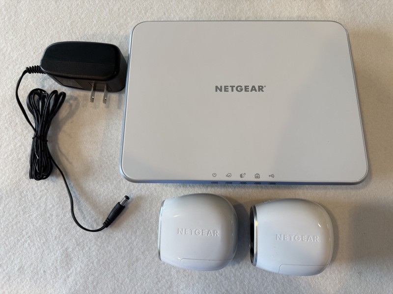 NETGEAR ARLO Base Station Wireless Wi-Fi VMB3000 Hub w/ 2 Cameras