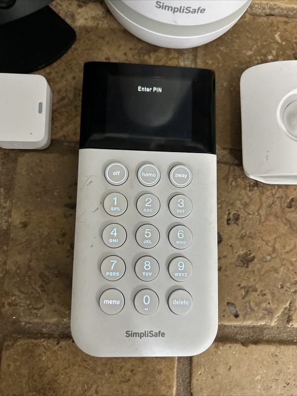 SimpliSafe Home Security System with HD Camera - White (5 Pieces) Preowned gallery