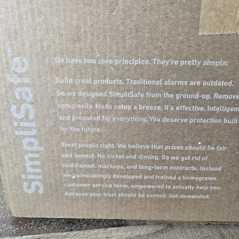 SimpliSafe Home Security System HSKLWBF2 gallery