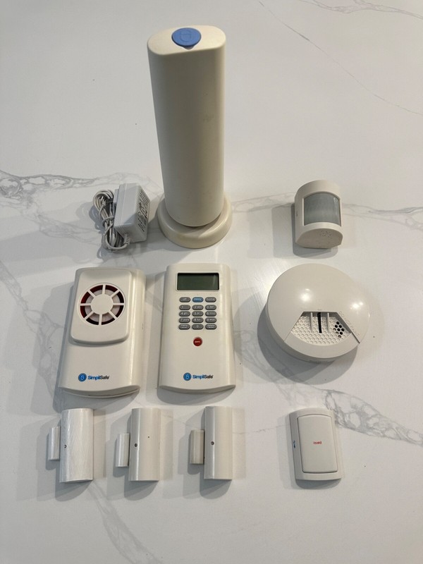 Simplisafe Security System 10 Pieces, Base Station, Motion Sensor, And More