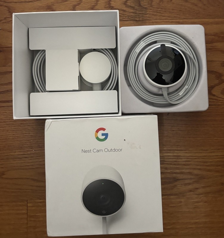 New Google Nest Cam Outdoor 1st Gen A0033 (NC2100ES) - Open Box !