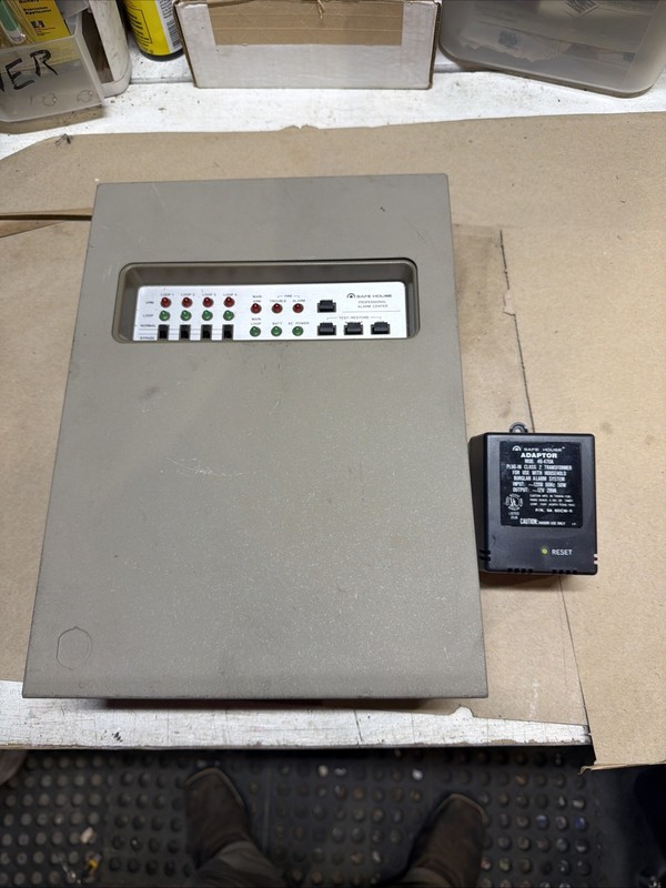 Radio Shack Safe House Professional Alarm Center 49-470A