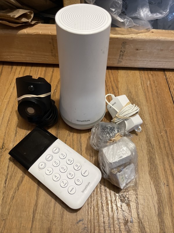SimpliSafe 7 Piece DIY Home Security Kit Alexa and Google Compatible With Camera