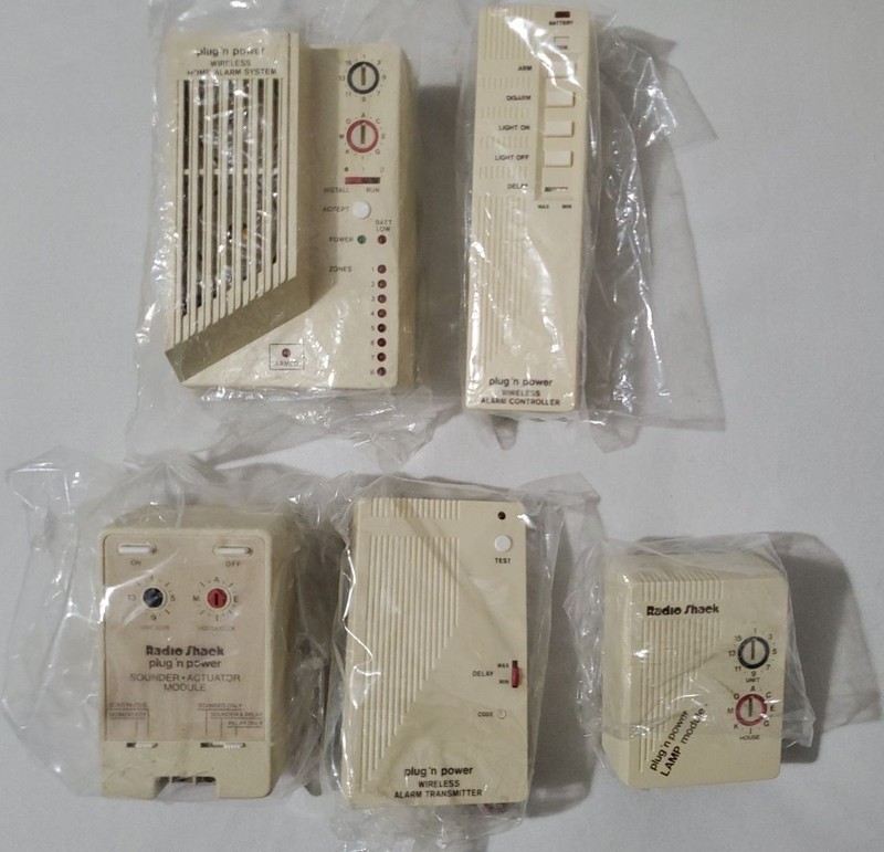 Radio Shack Wireless Home Control Security System 61-2611 - New Opened Vintage gallery