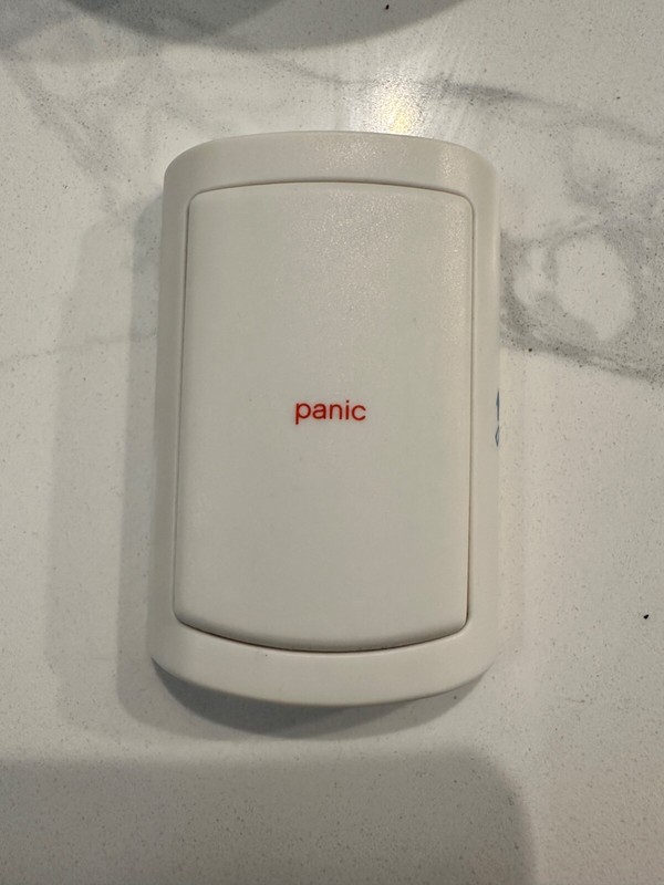 Simplisafe Security System 10 Pieces, Base Station, Motion Sensor, And More gallery
