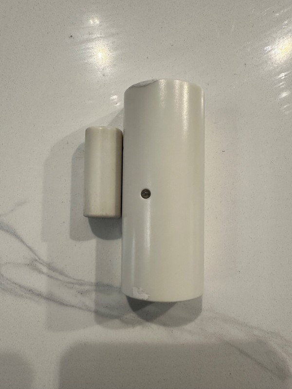 Simplisafe Security System 10 Pieces, Base Station, Motion Sensor, And More gallery